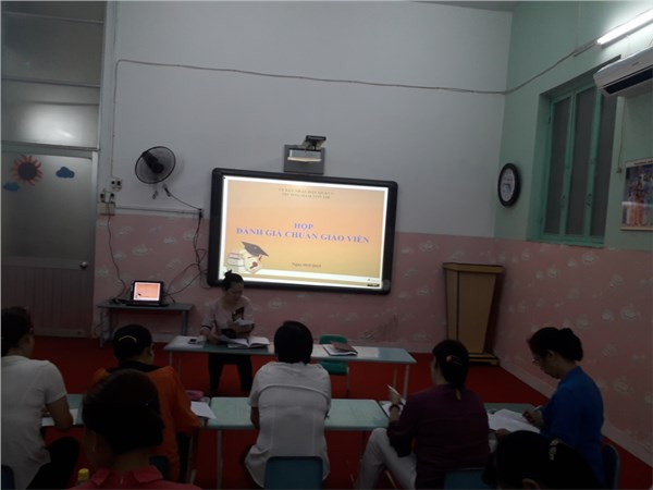 Hiệu trưởng triển khai công tác đánh giá chuẩn Hiệu trưởng, Phó hiệu trưởng, giáo viên